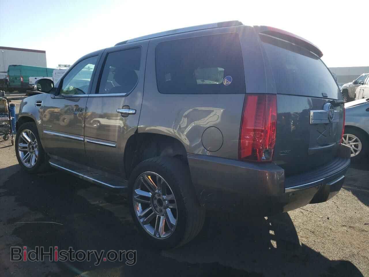 2011 CADILLAC ESCALADE - VIN: 1GYS3AEF7BR359938 - Фото 2