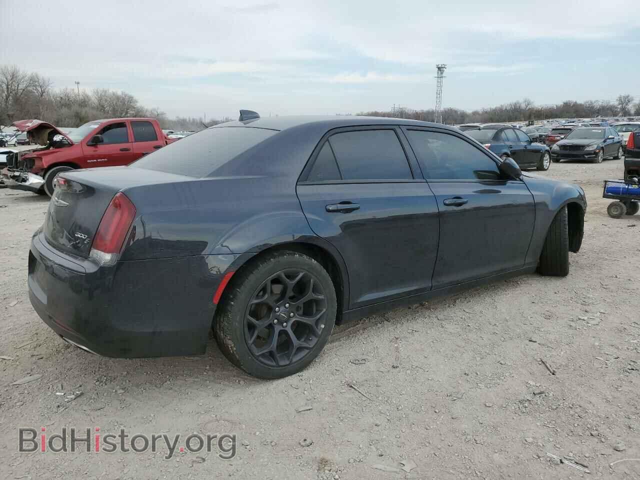 2019 CHRYSLER 300 - VIN: 2C3CCABG1KH555515 - Фото 3