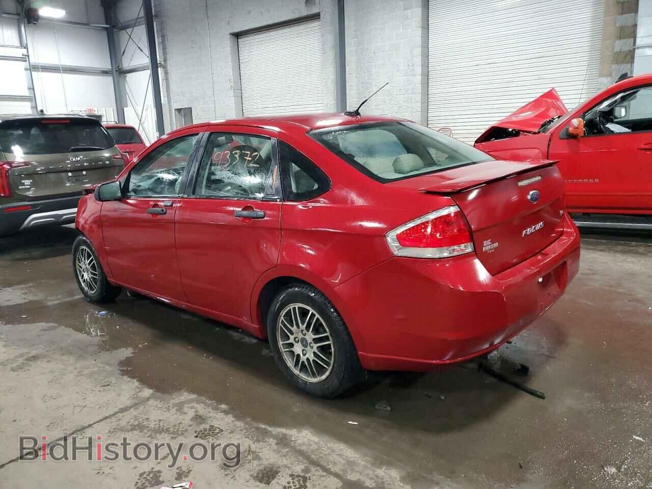 2011 FORD FOCUS - VIN: 1FAHP3FN1BW166374 - Фото 2