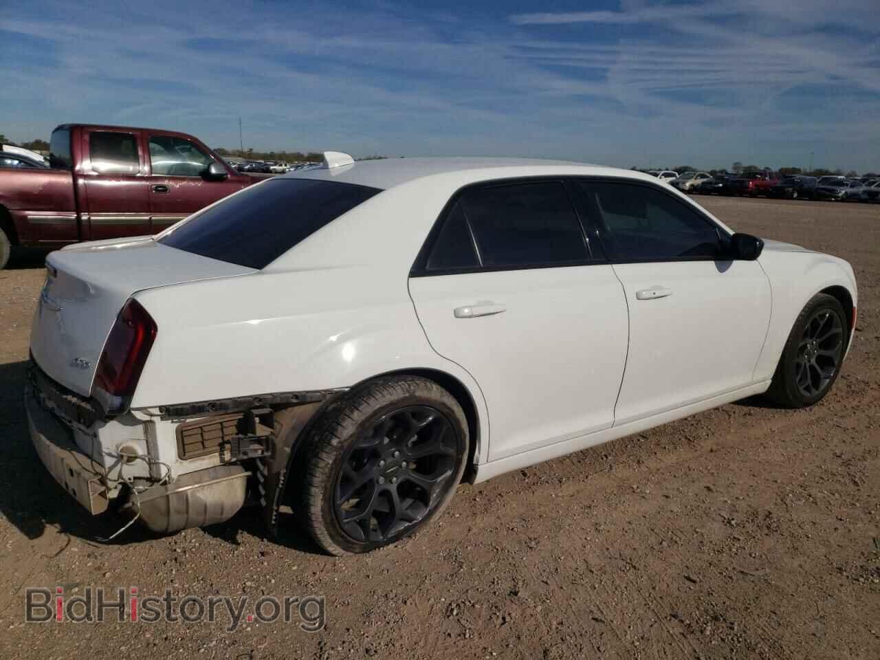 2019 CHRYSLER 300 - VIN: 2C3CCAAG8KH682988 - Фото 3