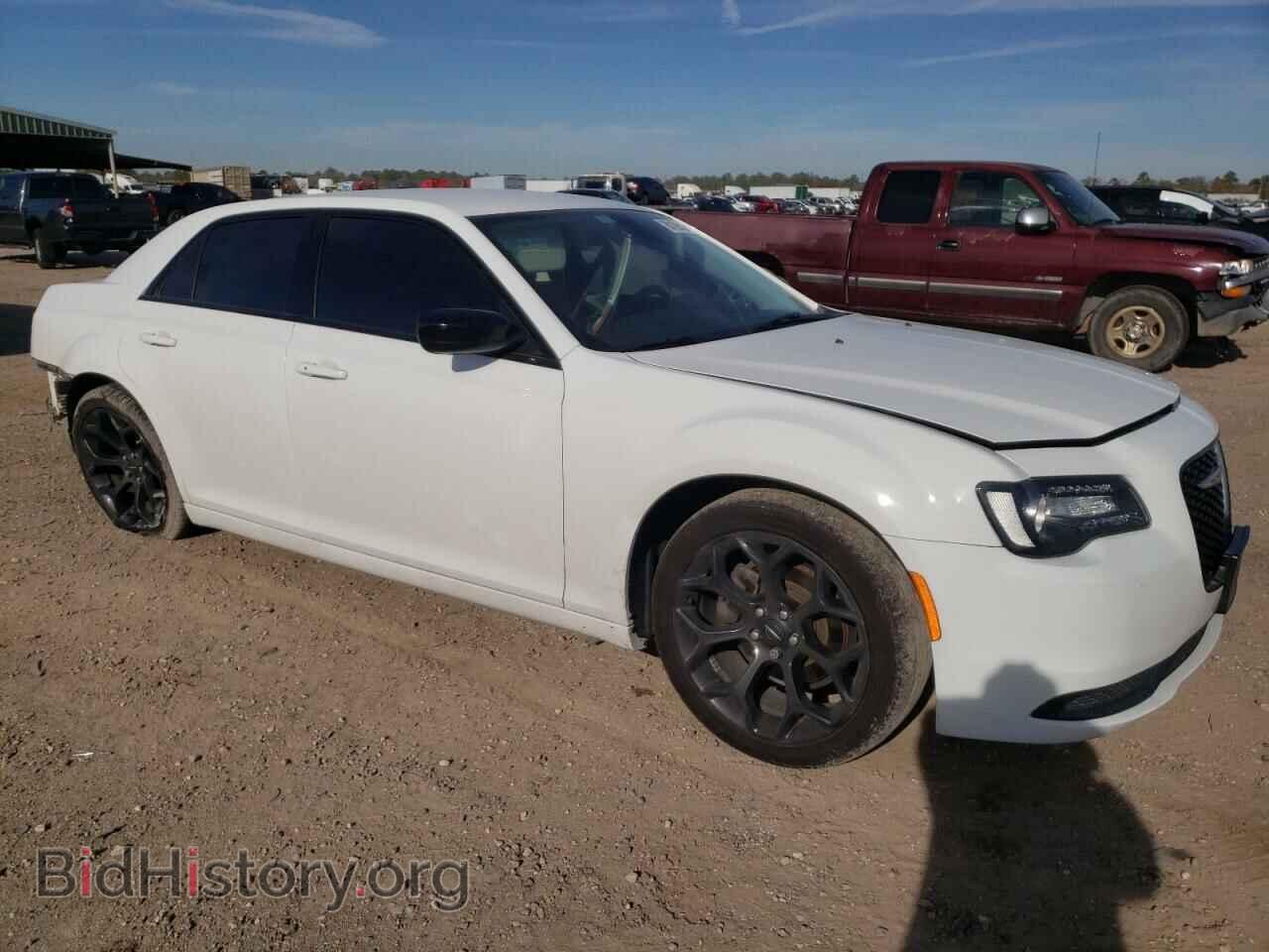 2019 CHRYSLER 300 - VIN: 2C3CCAAG8KH682988 - Фото 4
