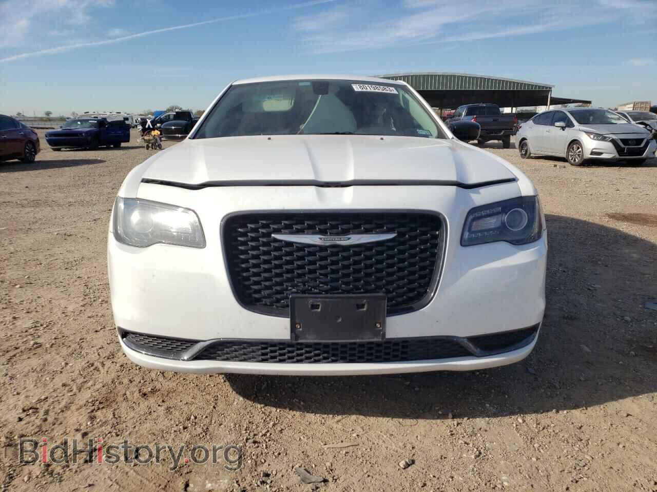 2019 CHRYSLER 300 - VIN: 2C3CCAAG8KH682988 - Фото 5