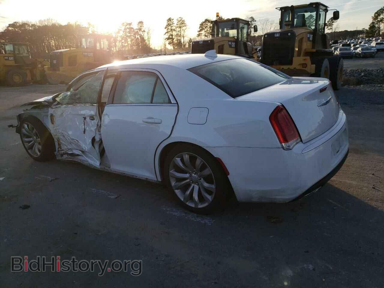 2019 CHRYSLER 300 - VIN: 2C3CCAAG3KH500985 - Фото 2