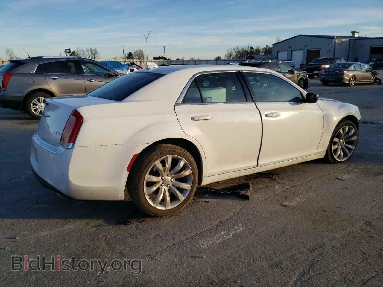 2019 CHRYSLER 300 - VIN: 2C3CCAAG3KH500985 - Фото 3
