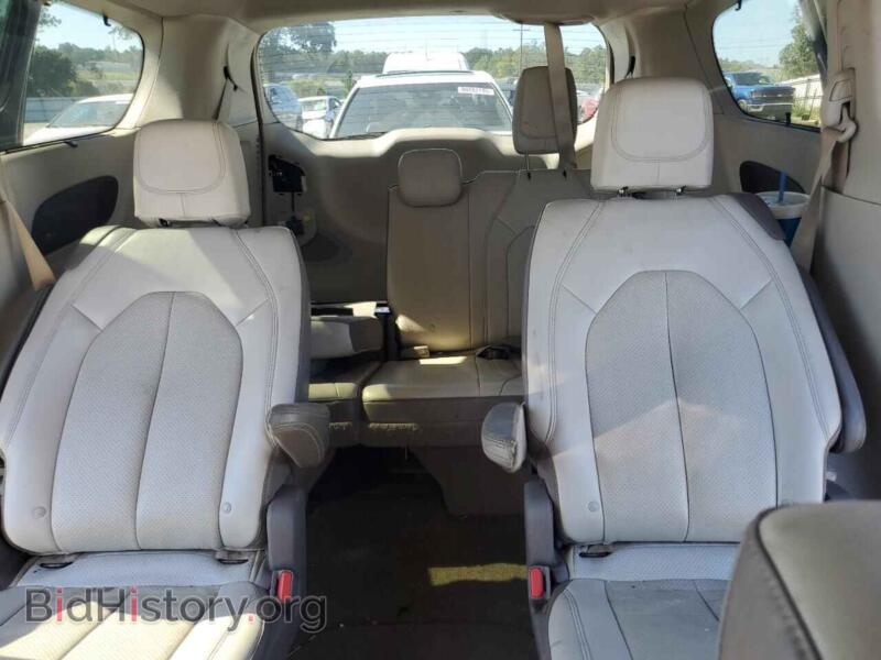 2017 Chrysler PACIFICA (VIN 2C4RC1EG2HR518302) — photo 10 of 13