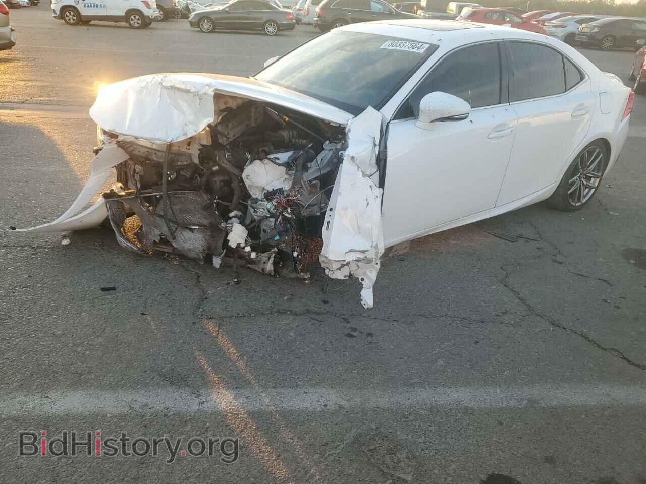 Photo JTHBE1D26H5031374 - LEXUS IS 2017