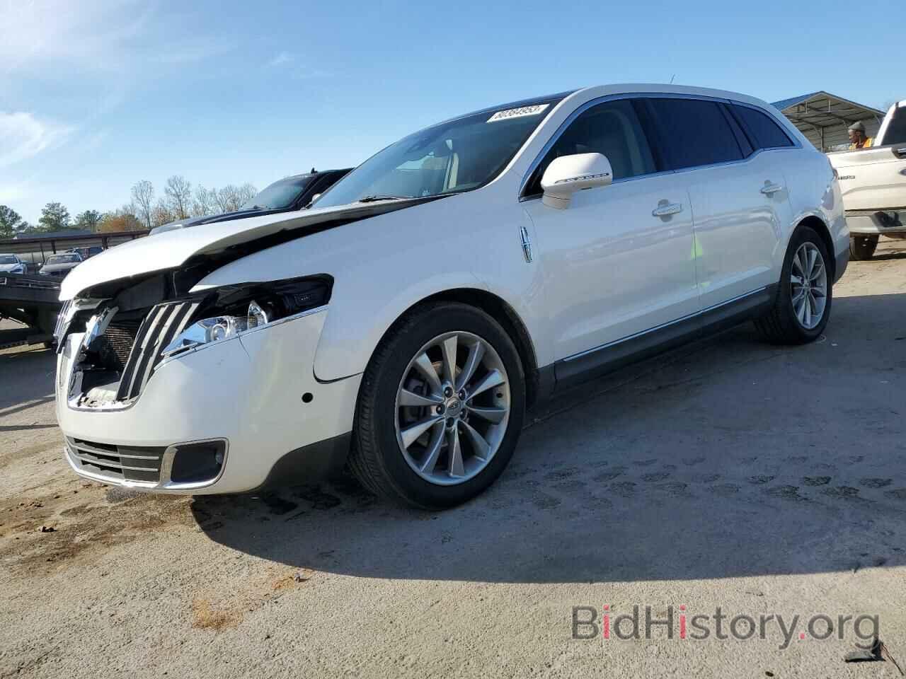Photo 2LMHJ5AT0ABJ25389 - LINCOLN MKT 2010