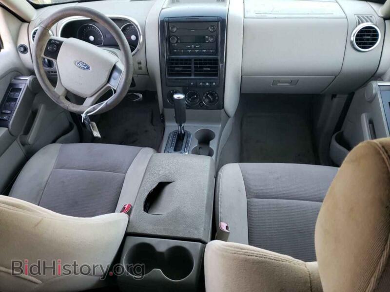 2006 Ford EXPLORER (VIN 1FMEU73E06UB45594) — photo 8 of 12