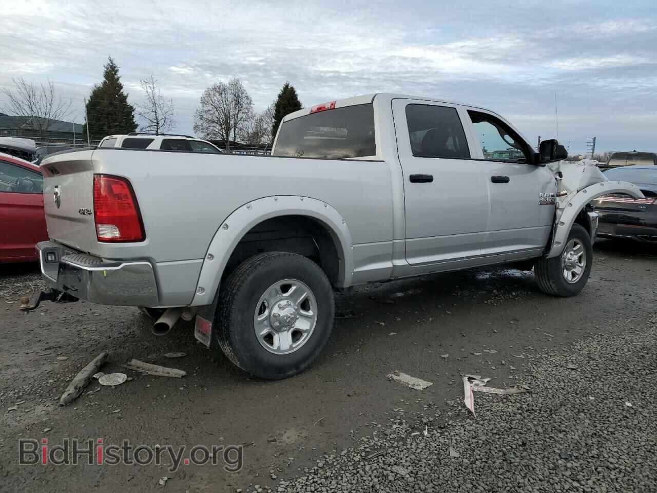 2017 RAM All Models - VIN: 3C6UR5CJ1HG712010 - Photo 3
