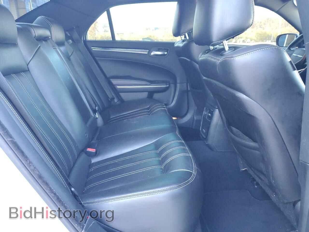 2019 CHRYSLER 300 - VIN: 2C3CCABG1KH538763 - Фото 10