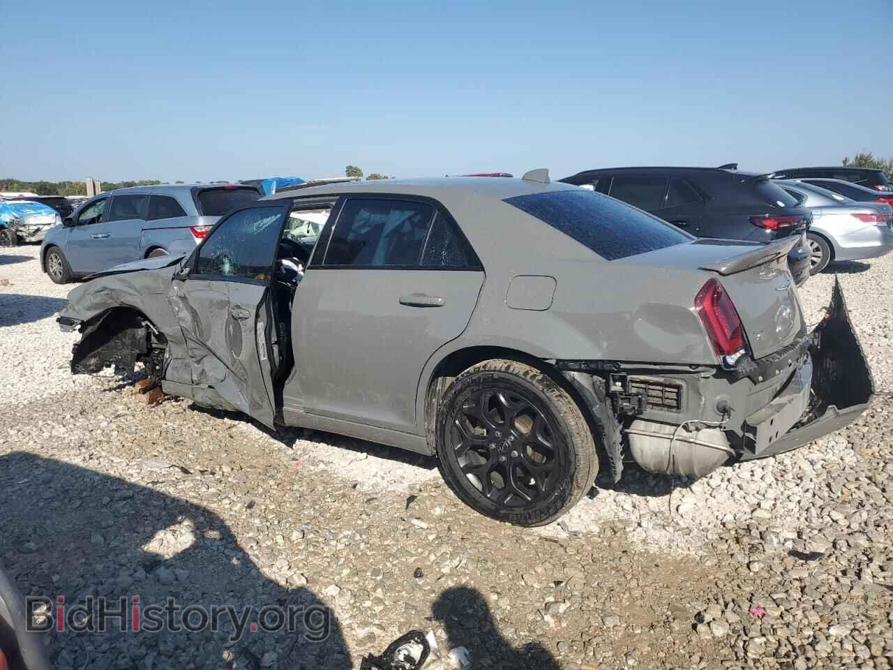2019 CHRYSLER 300 - VIN: 2C3CCARGXKH691082 - Фото 2