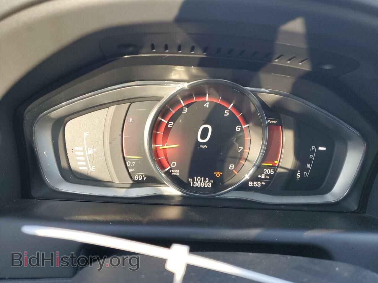 2017 VOLVO XC60 - VIN: YV440MDR2H2076849 - Фото 9