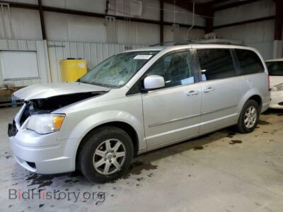 2010 Chrysler MINIVAN Touring, серебристый — VIN 2A4RR5D17AR337649, Copart