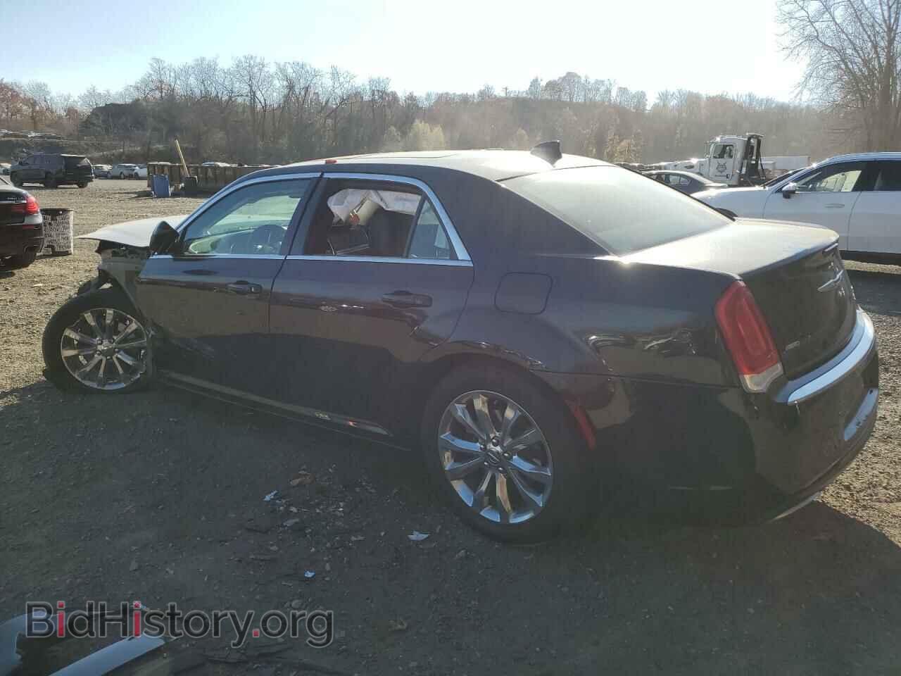 2018 CHRYSLER 300 - VIN: 2C3CCARG3JH191800 - Фото 2