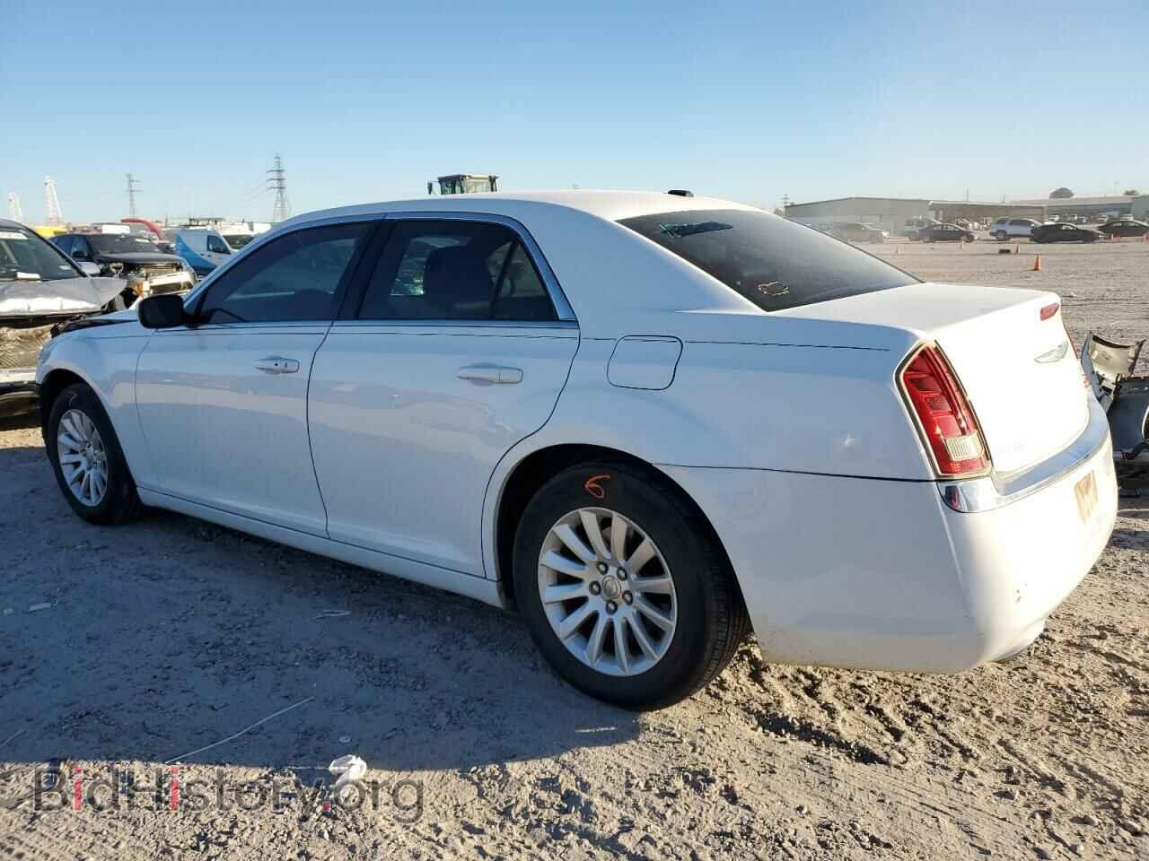 2013 CHRYSLER 300 - VIN: 2C3CCAAG2DH727748 - Фото 2