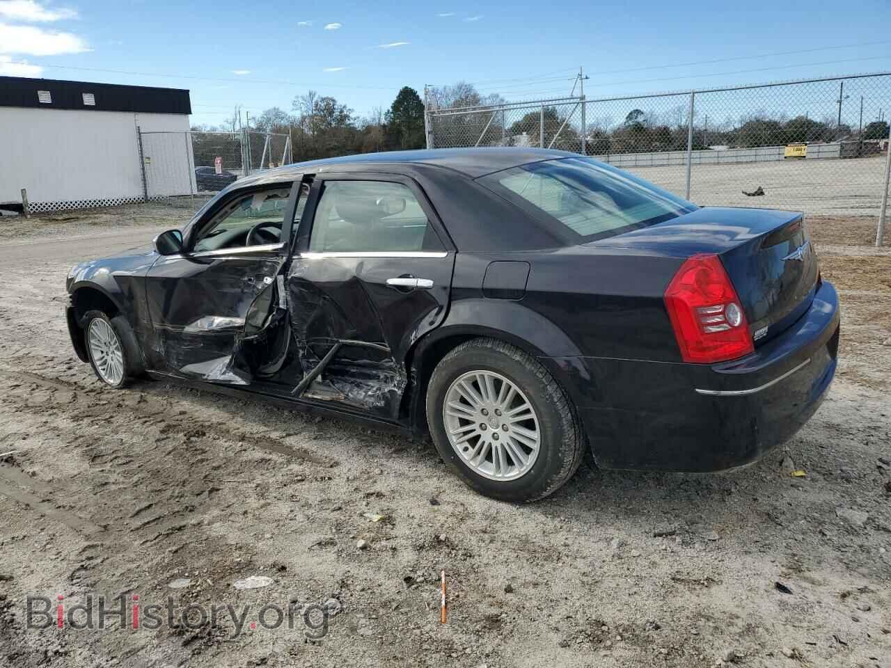 2010 CHRYSLER 300 - VIN: 2C3CA4CD1AH153892 - Фото 2