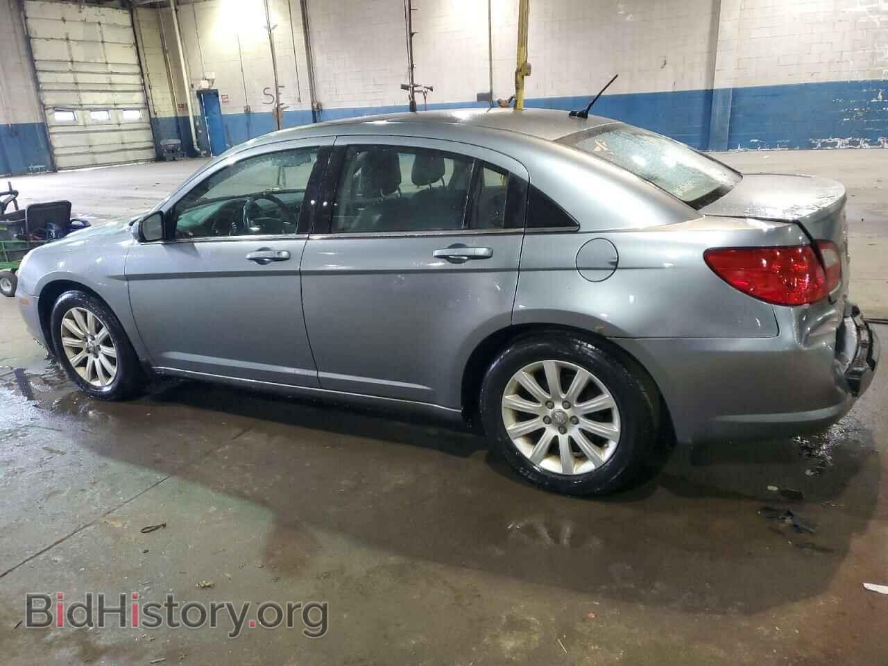 2010 CHRYSLER SEBRING - VIN: 1C3CC5FB0AN111196 - Фото 2
