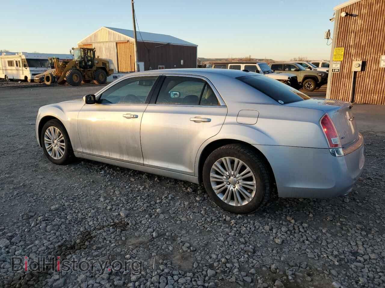 2013 CHRYSLER 300 - VIN: 2C3CCARG0DH733164 - Фото 2
