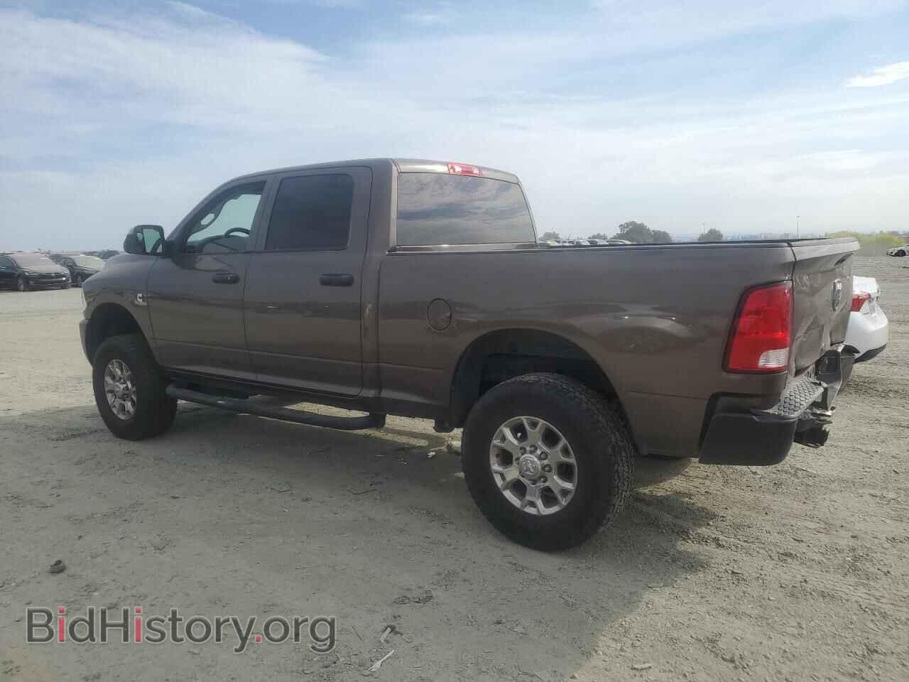 2018 RAM All Models - VIN: 3C6UR5CL1JG415567 - Photo 2