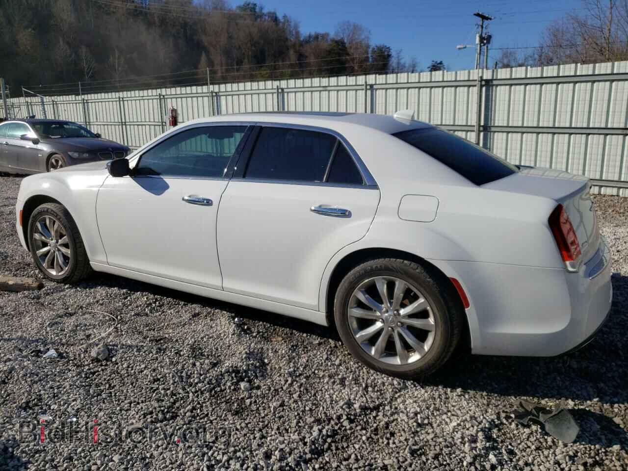 2019 CHRYSLER 300 - VIN: 2C3CCAKG1KH569138 - Фото 2