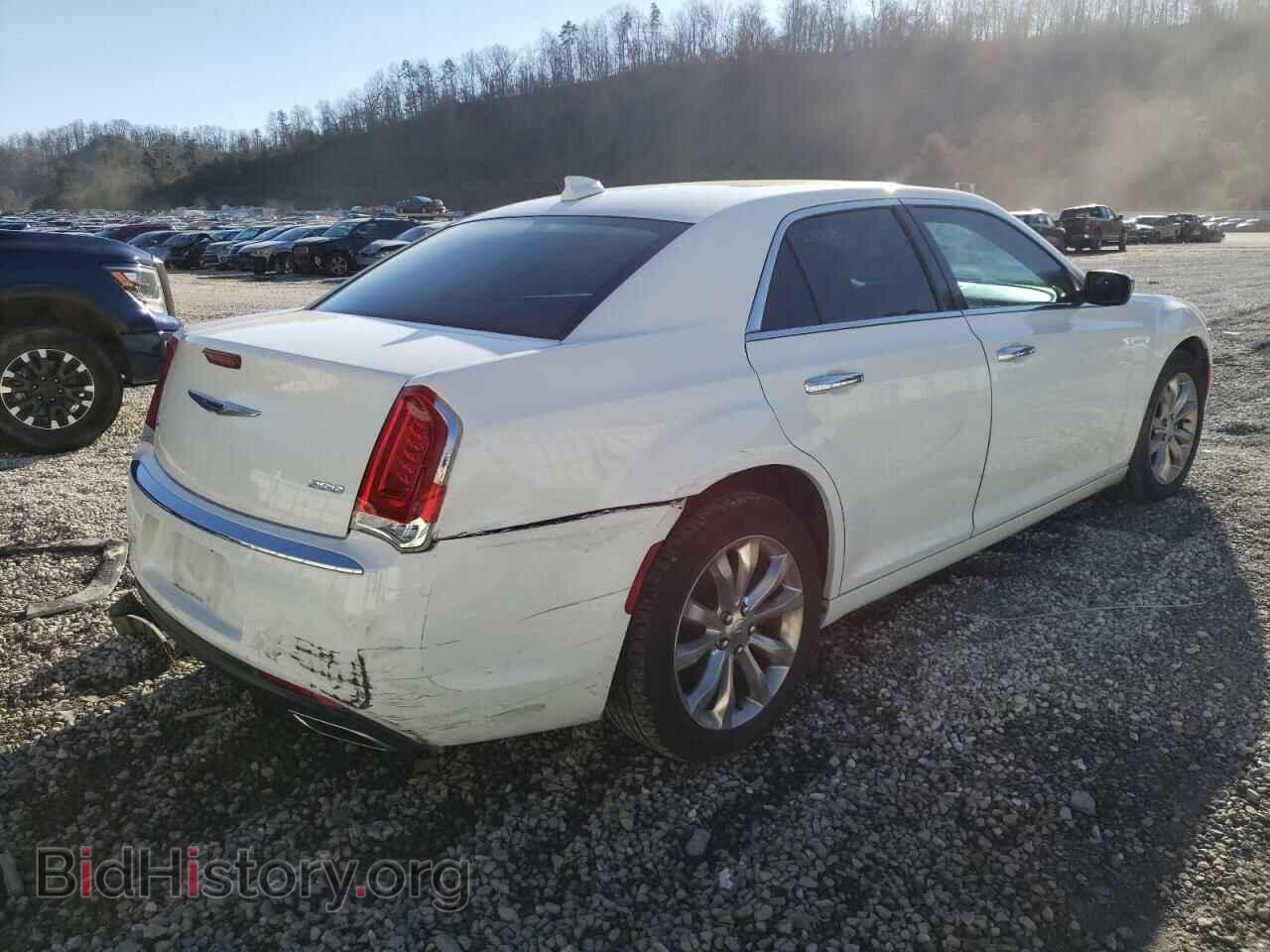 2019 CHRYSLER 300 - VIN: 2C3CCAKG1KH569138 - Фото 3