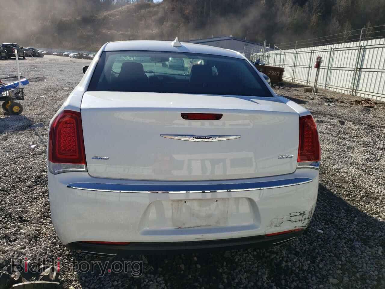 2019 CHRYSLER 300 - VIN: 2C3CCAKG1KH569138 - Фото 6