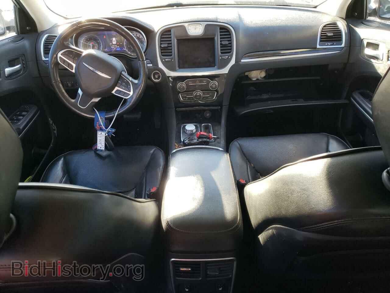 2019 CHRYSLER 300 - VIN: 2C3CCAKG1KH569138 - Фото 8