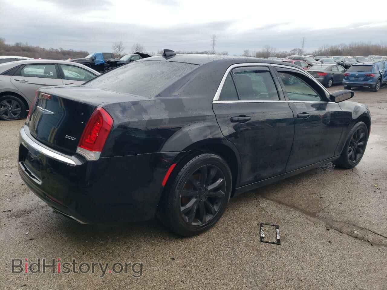 2016 CHRYSLER 300 - VIN: 2C3CCARG3GH142167 - Фото 3