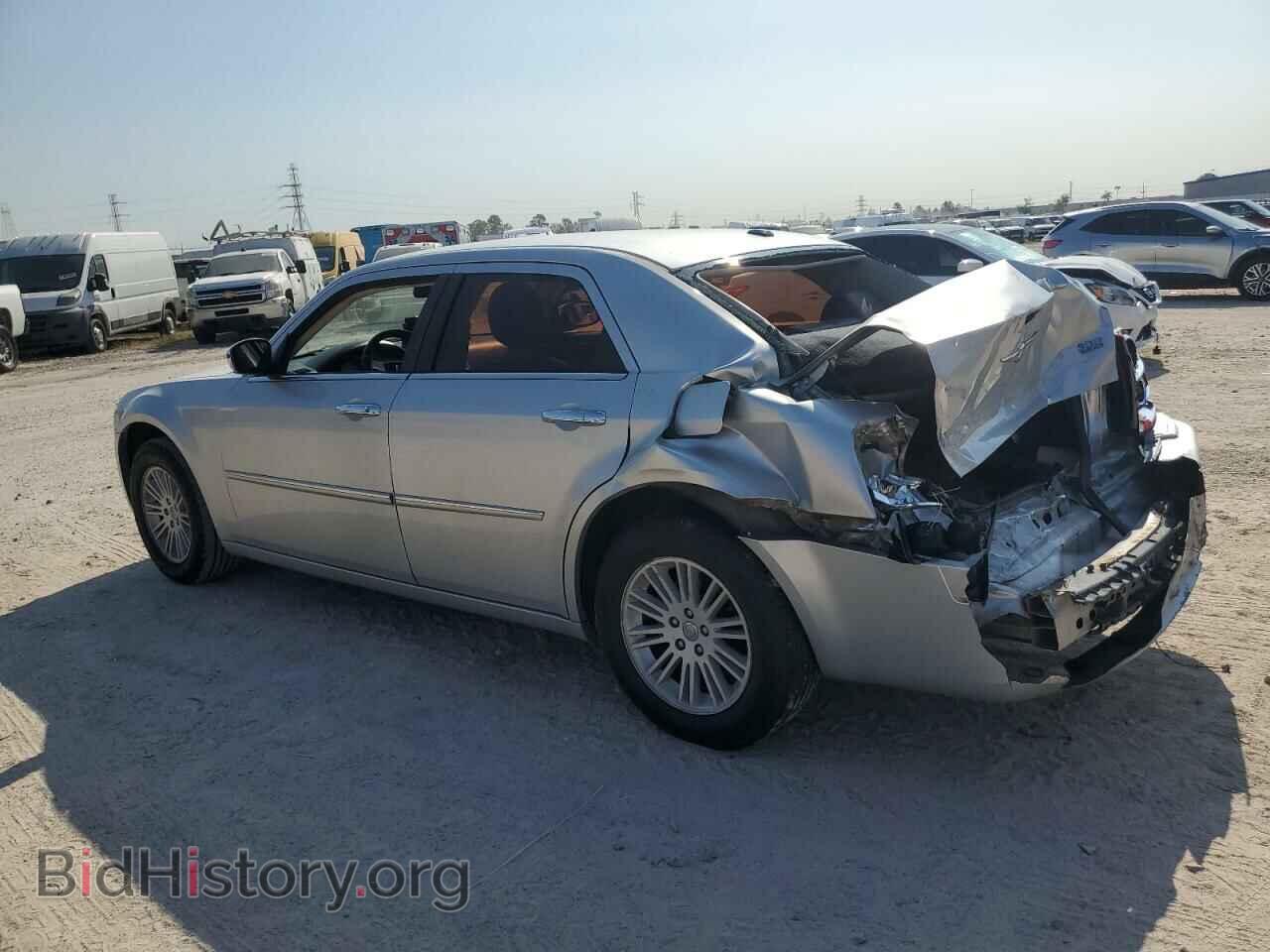 2010 CHRYSLER 300 - VIN: 2C3CA5CV6AH201188 - Фото 2