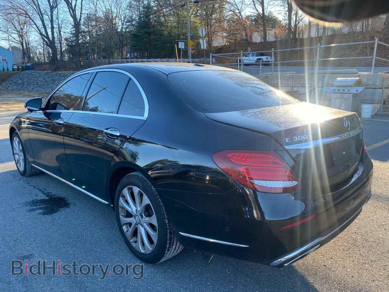 2017 MERCEDES-BENZ E-CLASS - VIN: WDDZF4KB2HA220716 - Фото 2