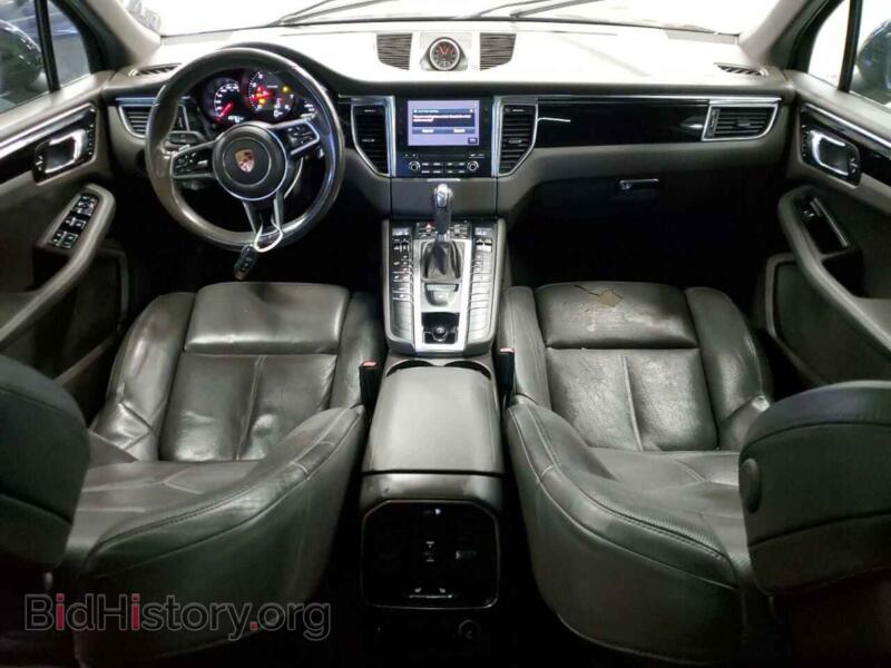 2017 Porsche MACAN (VIN WP1AB2A54HLB11874) — photo 8 of 12