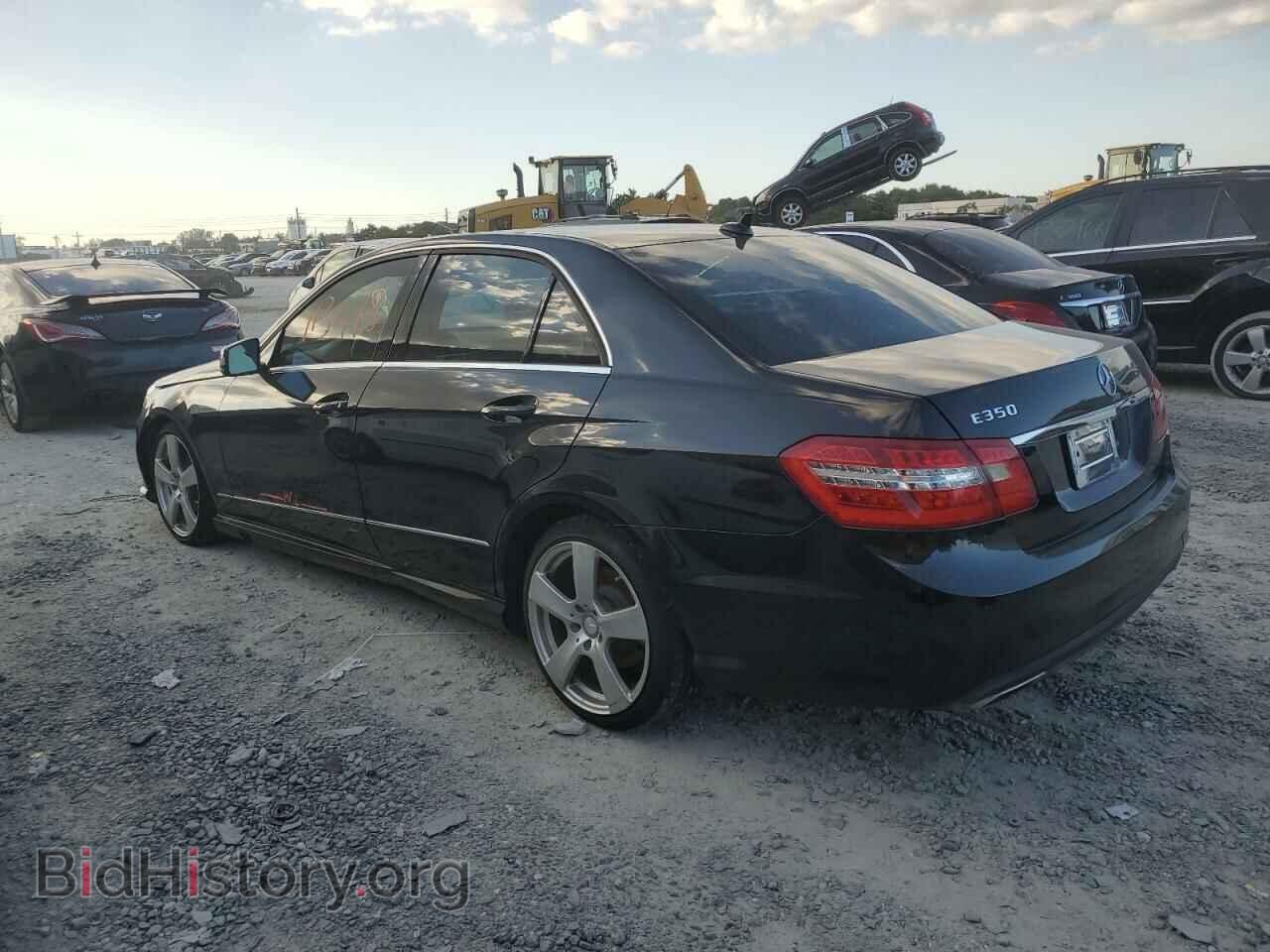 2011 MERCEDES-BENZ E-CLASS - VIN: WDDHF5GB1BA493986 - Фото 2