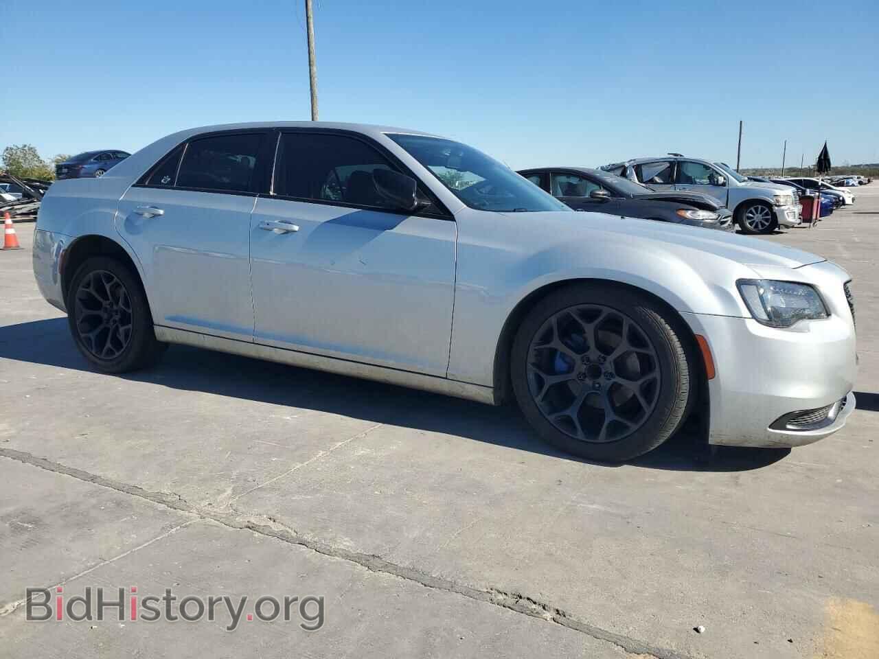2019 CHRYSLER 300 - VIN: 2C3CCAAG2KH602147 - Фото 4