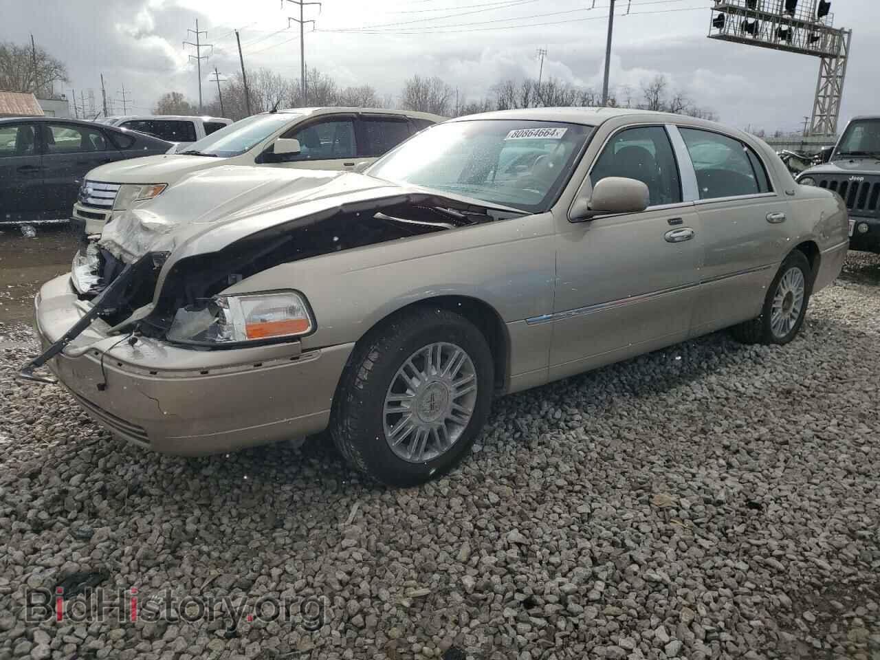 Photo 2LNBL8CV7AX628352 - LINCOLN TOWNCAR 2010