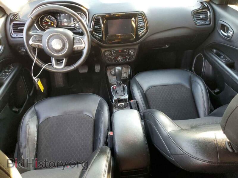 2020 Jeep COMPASS (VIN 3C4NJDBB9LT139723) — photo 8 of 14