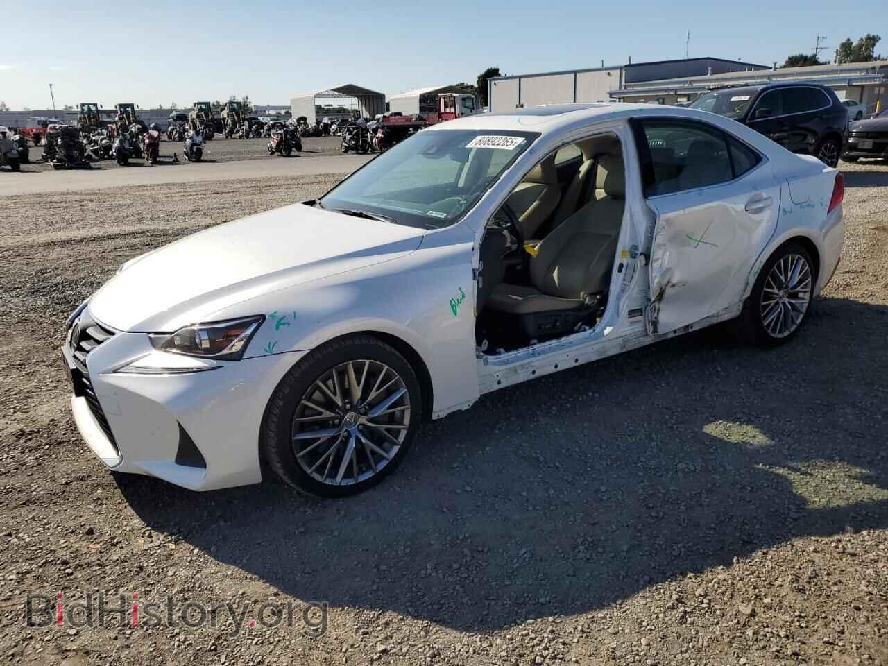 Photo JTHBA1D22H5039757 - LEXUS IS 2017