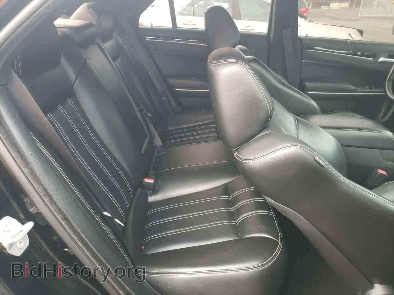 2019 CHRYSLER 300 - VIN: 2C3CCABG5KH654046 - Фото 10