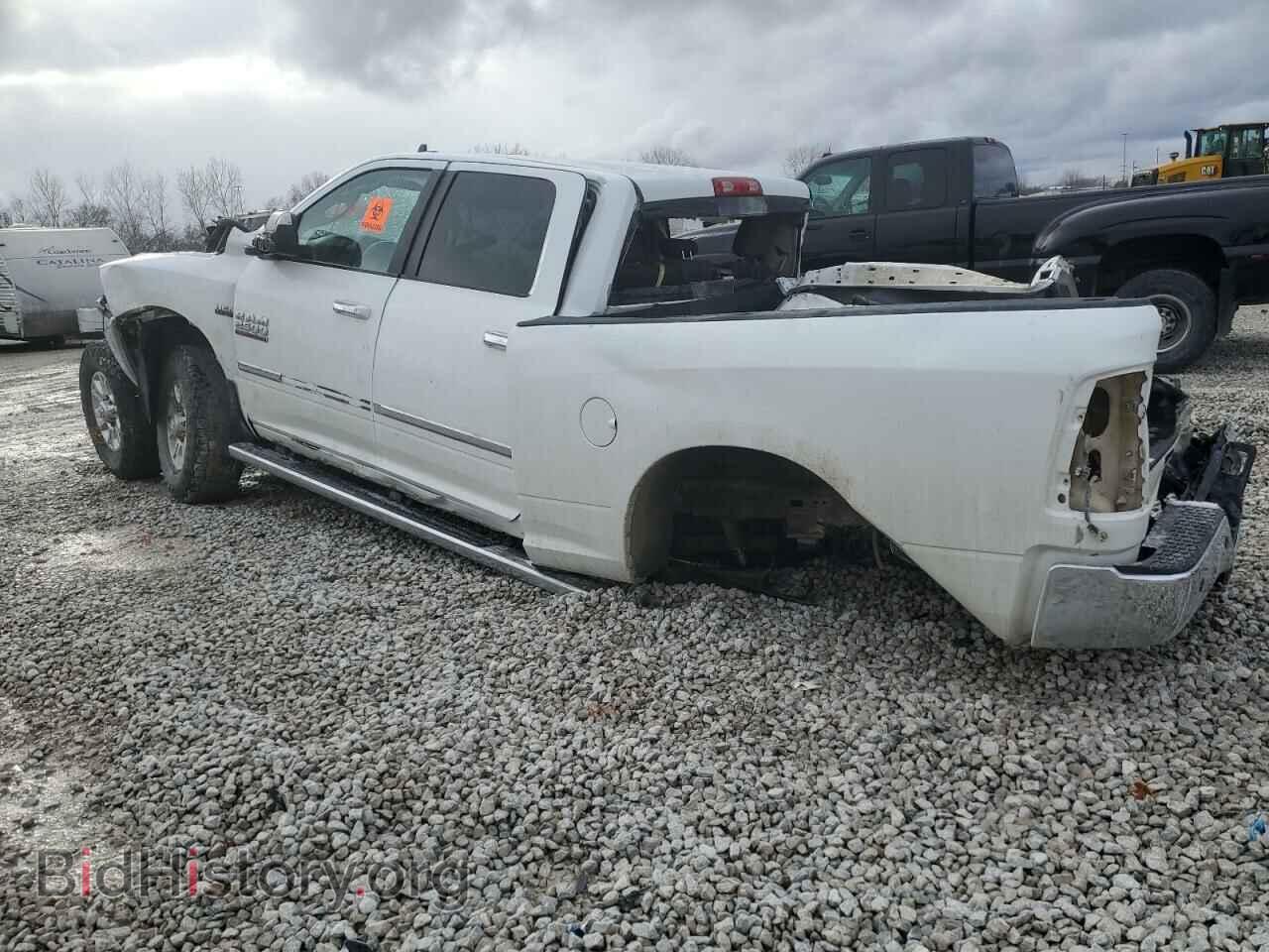 2014 RAM All Models - VIN: 3C6UR5DJ1EG126174 - Photo 2
