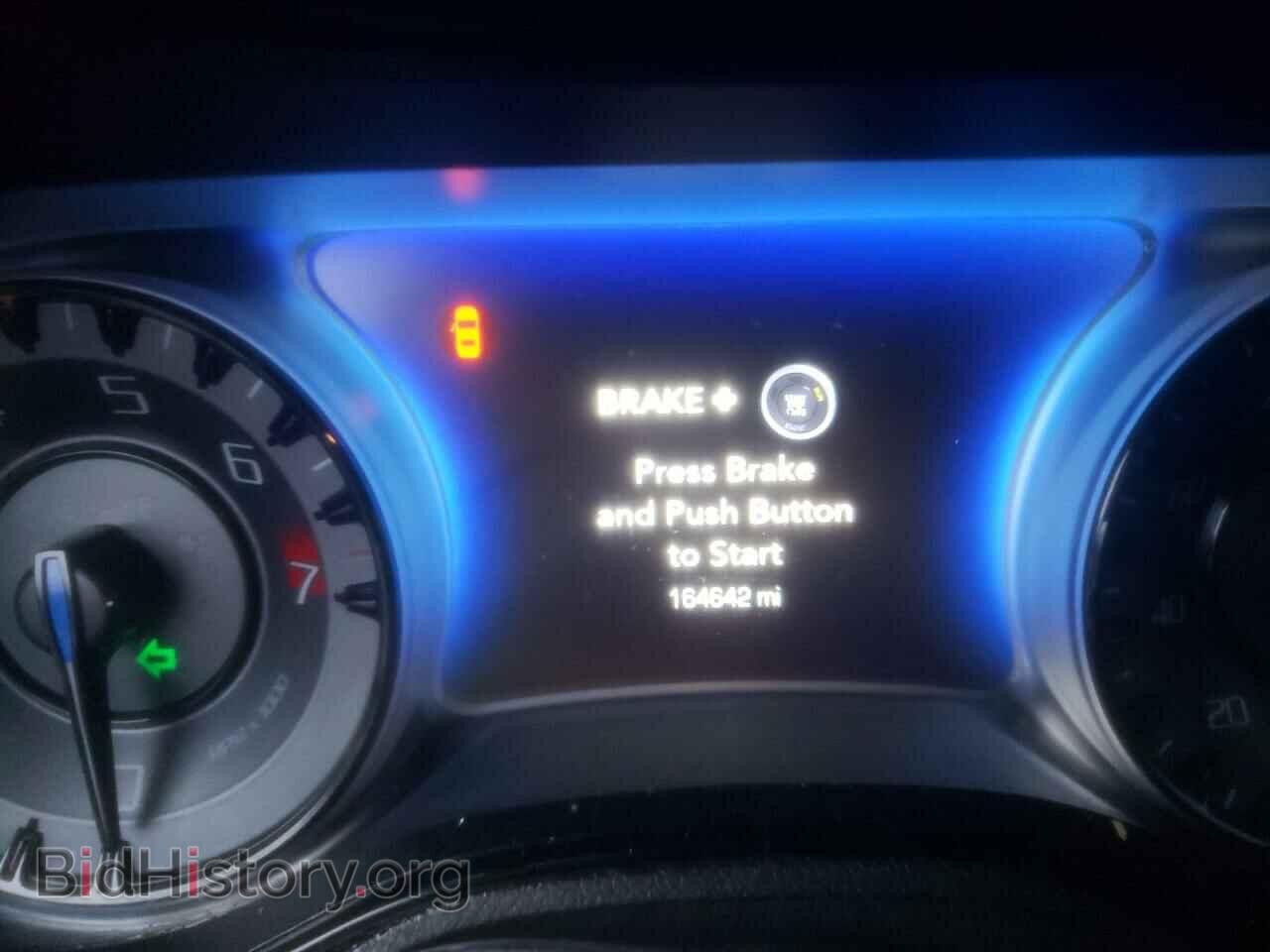 2018 CHRYSLER 300 - VIN: 2C3CCABG9JH266915 - Фото 9