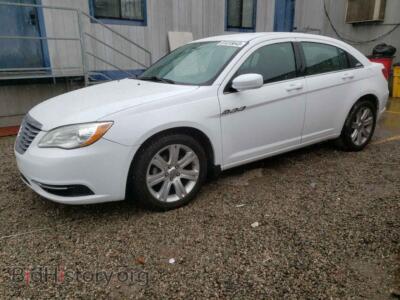 2013 Chrysler 200 LX, белый — VIN 1C3CCBAB2DN648033, Copart