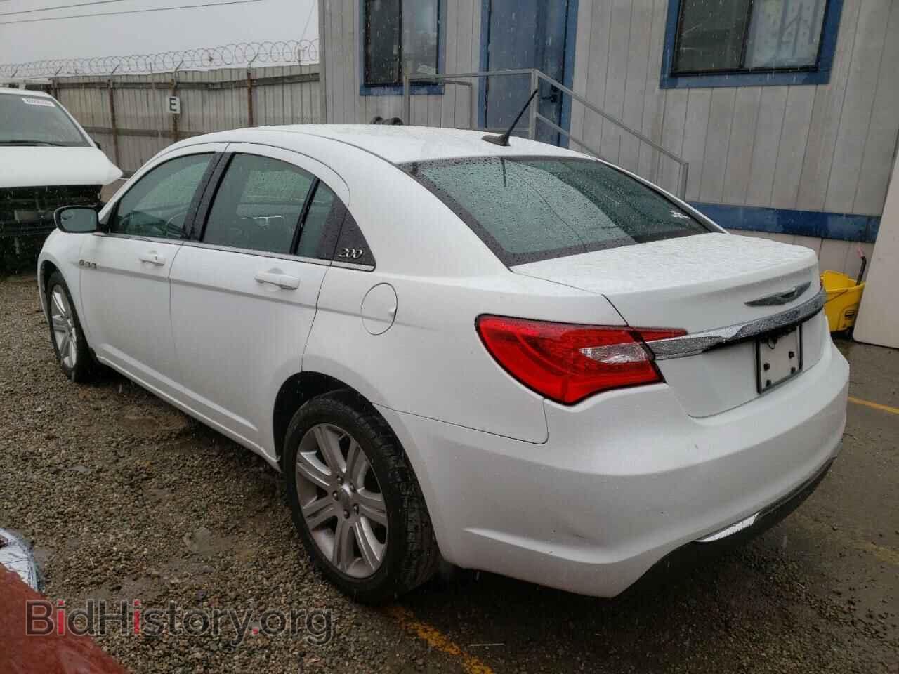 2013 CHRYSLER 200 - VIN: 1C3CCBAB2DN648033 - Фото 2