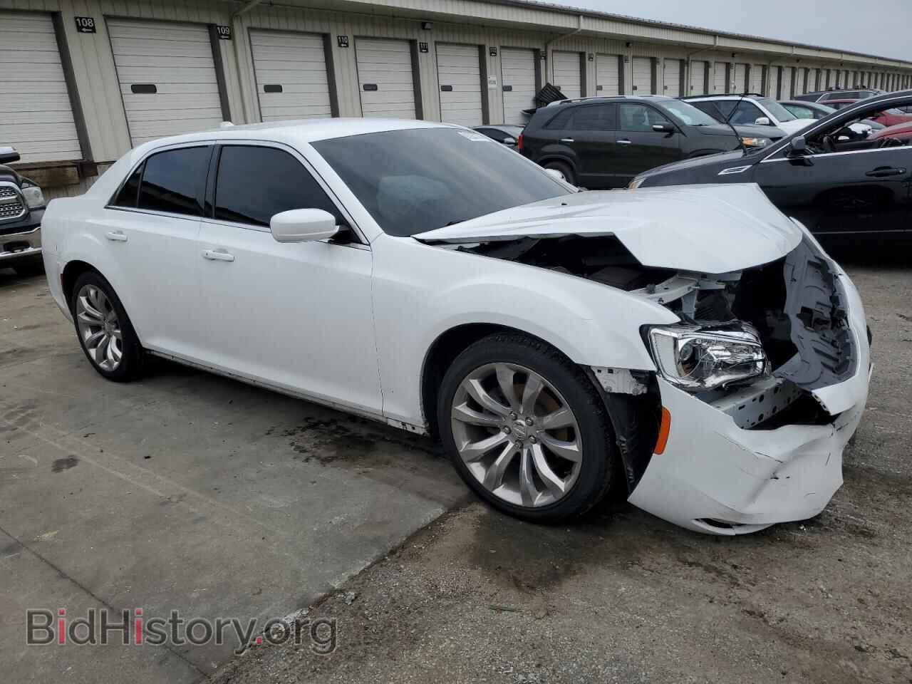 2019 CHRYSLER 300 - VIN: 2C3CCAAG2KH542502 - Фото 4