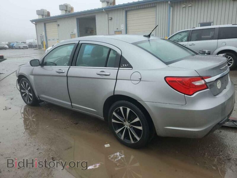 2013 Chrysler 200 (VIN 1C3CCBBB6DN579779) — фото 2 из 13