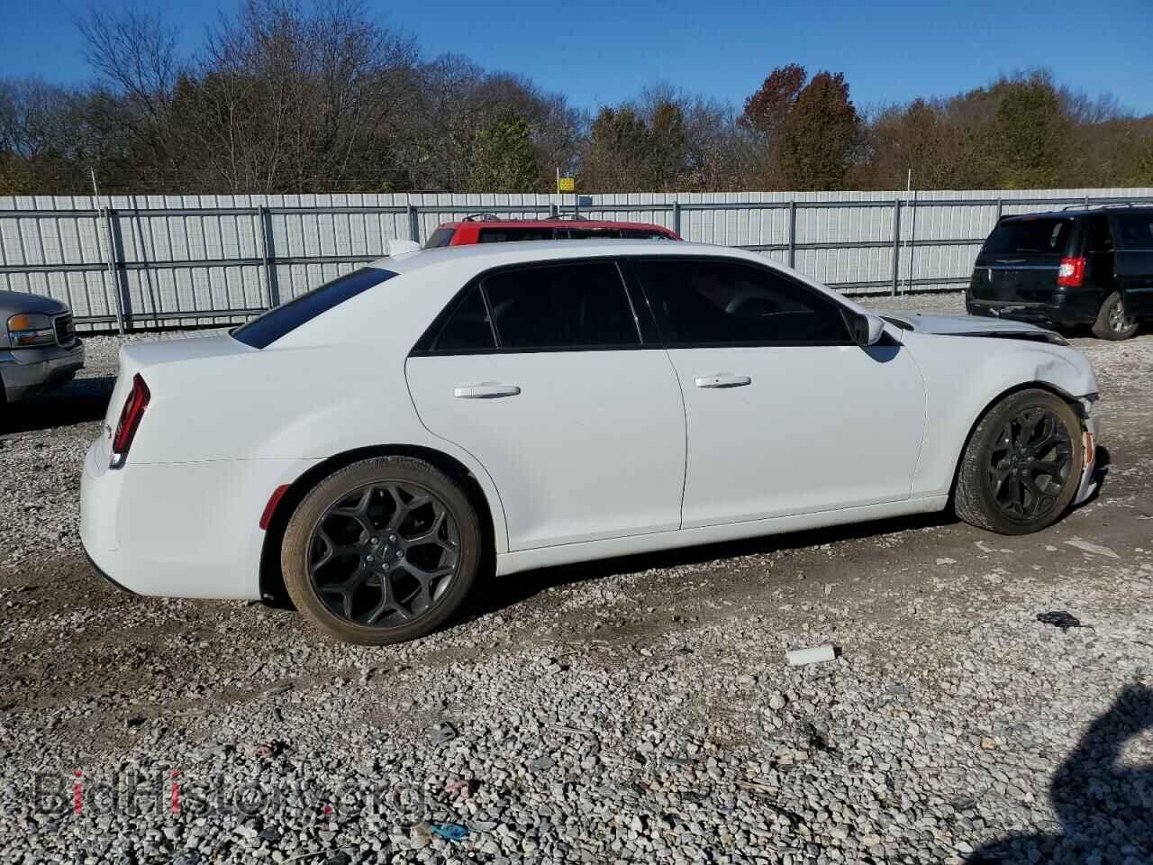 2019 CHRYSLER 300 - VIN: 2C3CCABG3KH562711 - Фото 3