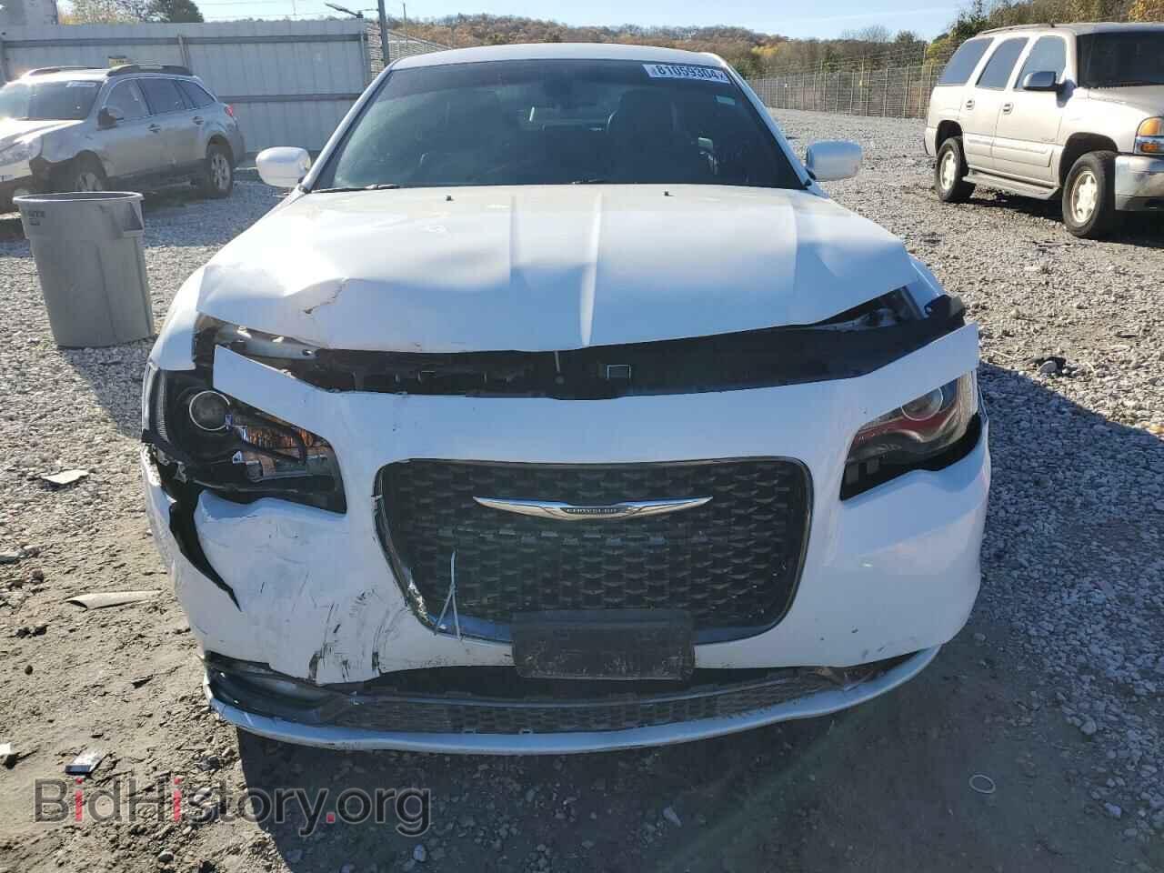 2019 CHRYSLER 300 - VIN: 2C3CCABG3KH562711 - Фото 5