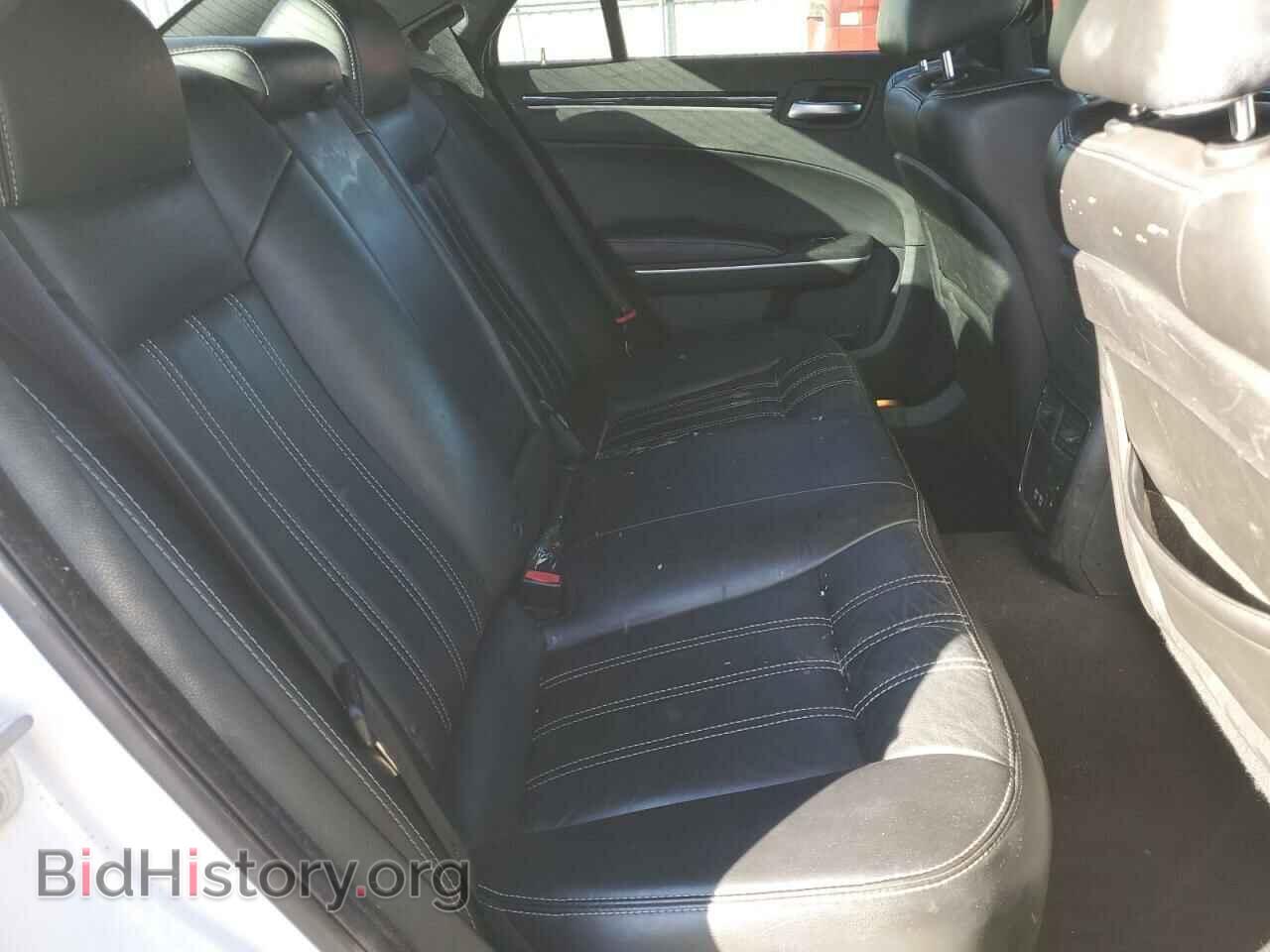 2019 CHRYSLER 300 - VIN: 2C3CCABG3KH562711 - Фото 10