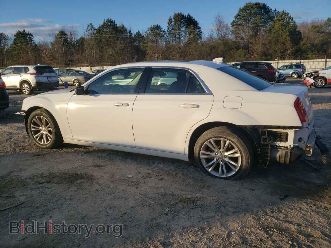 2018 CHRYSLER 300 - VIN: 2C3CCAAGXJH164895 - Фото 2