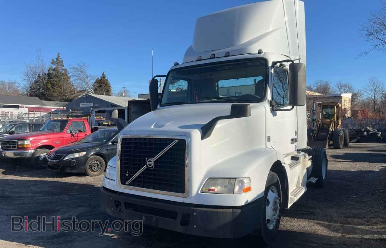 2016 VOLVO VN - VIN: 4V4M19EG1GN935229 - Фото 2