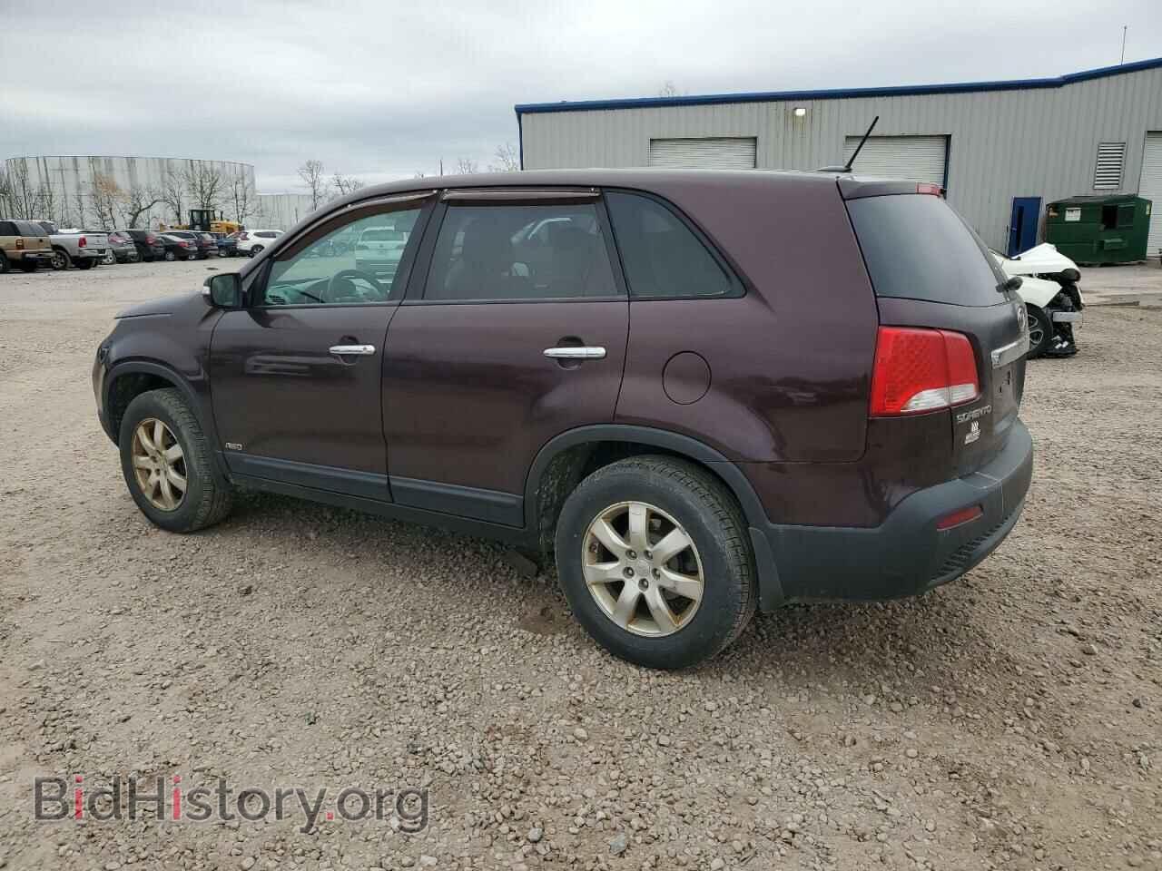 2011 KIA SORENTO - VIN: 5XYKTCA11BG060097 - Фото 2