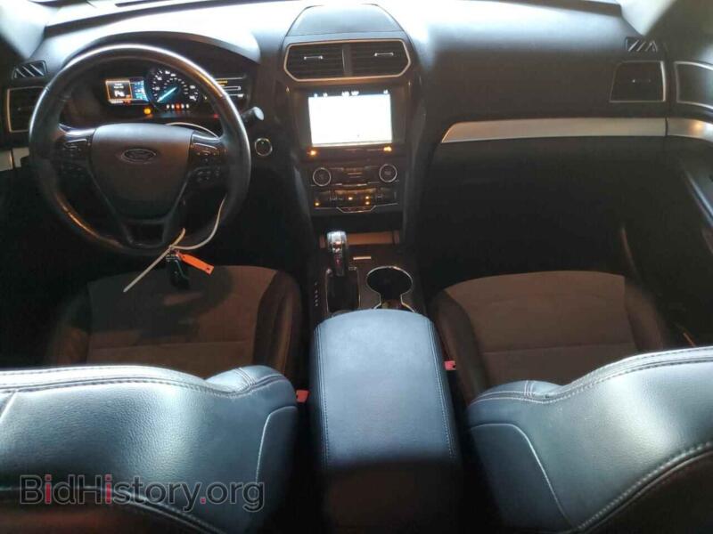 2017 Ford EXPLORER (VIN 1FM5K8D86HGB13352) — photo 8 of 14